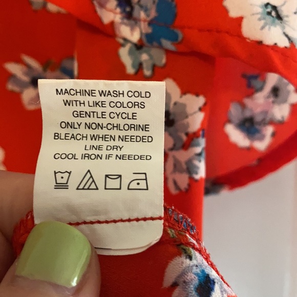 Red floral tank top with ruffle and tie - Picture 5 of 9